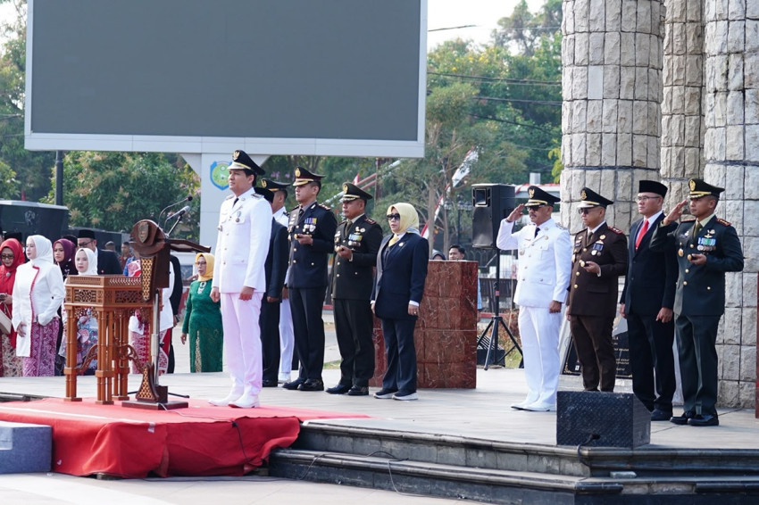 upacara-hut-ke81-ri-bupati-indramayu-ajak-pejabat-panaspanasan-bareng-warga-lwb