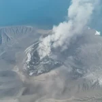 erupsi-selama-25-jam-potensi-letusan-susulan-anak-krakatau-belum-berakhir-wrn