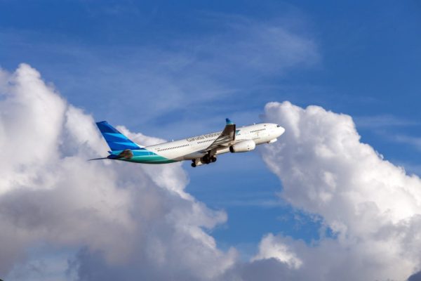 garuda-indonesia-batalkan-penerbangan-ke-jakarta-bandung-dan-lampung-hingga-senin-malam-qec