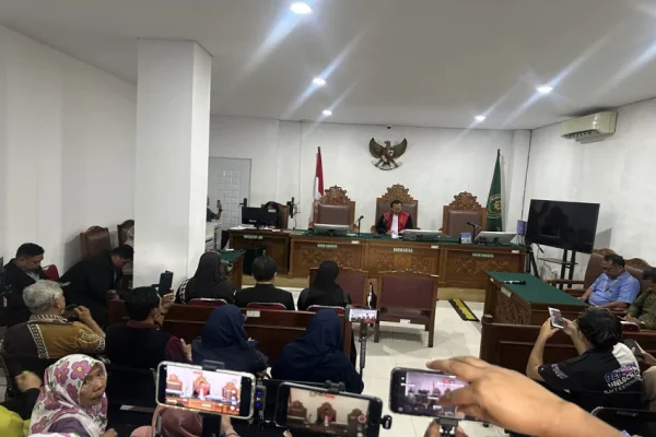 hakim-kabulkan-sebagian-praperadilan-ganti-rugi-roy-suryo-negara-harus-bayar-rp5-juta-jyc