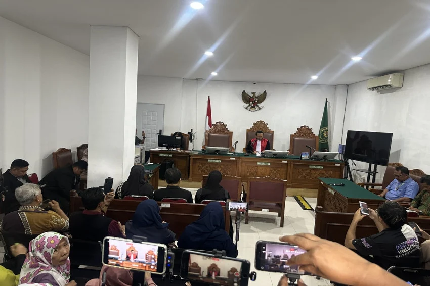 hakim-kabulkan-sebagian-praperadilan-ganti-rugi-roy-suryo-negara-harus-bayar-rp5-juta-jyc