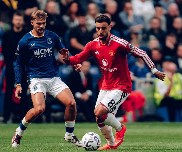 hasil-lengkap-liga-inggris-arsenal-penguasa-derbi-london-mu-gagal-menang-di-liverpool-skl