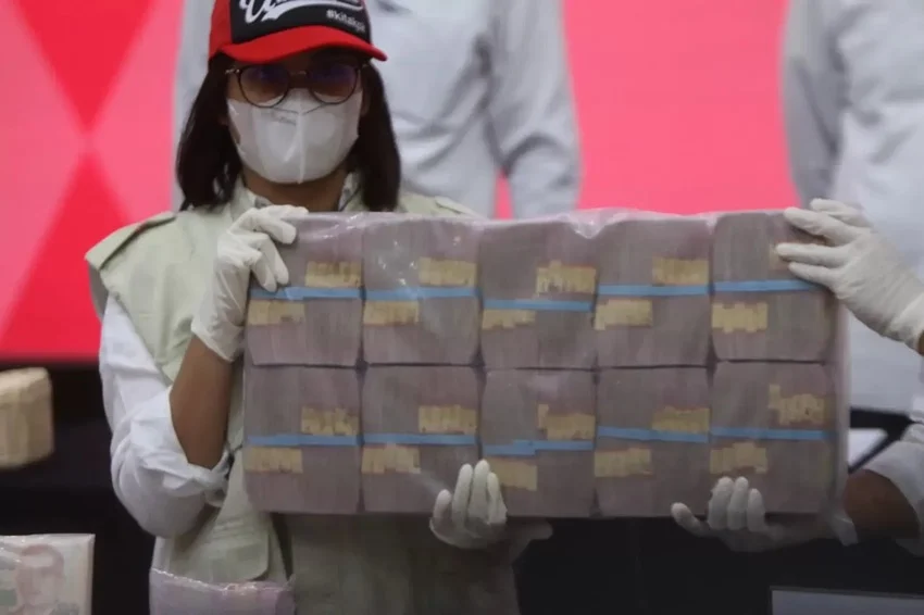 kpk-sita-uang-sebanyak-20-koper-dan-valas-dari-ott-di-kabupaten-bogor-joo
