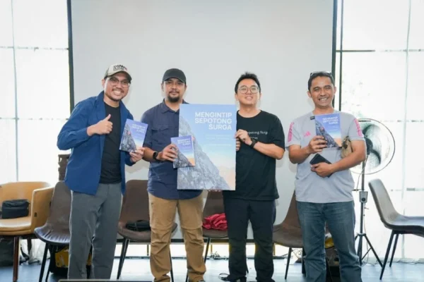 mengintip-sepotong-surga-catatan-perjalanan-menuju-puncak-trikora-papua-ock