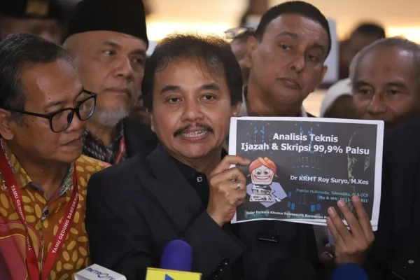 roy-suryo-hadapi-sidang-perdana-pembacaan-dakwaan-kasus-ijazah-jokowi-hari-ini-xji