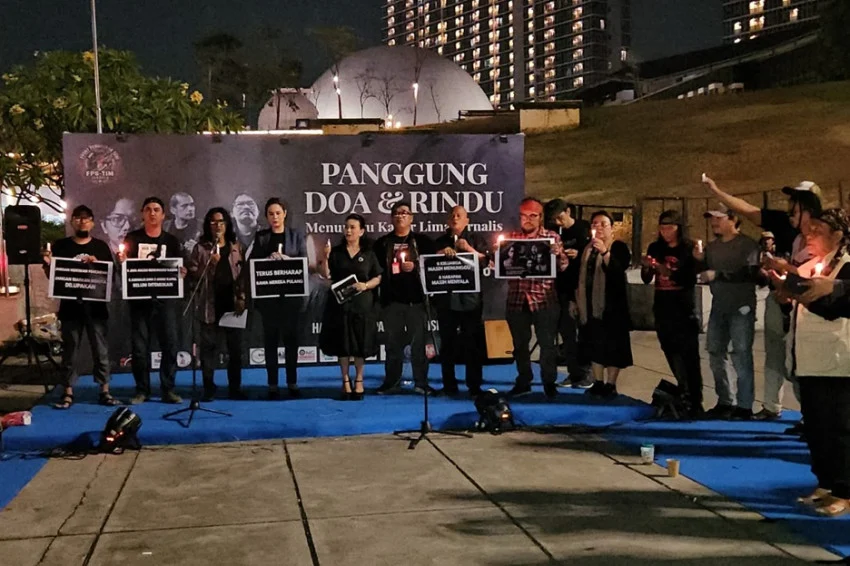 seniman-tim-gelar-malam-solidaritas-untuk-5-jurnalis-dan-3-kru-kapal-yang-hilang-di-selat-sunda-txs