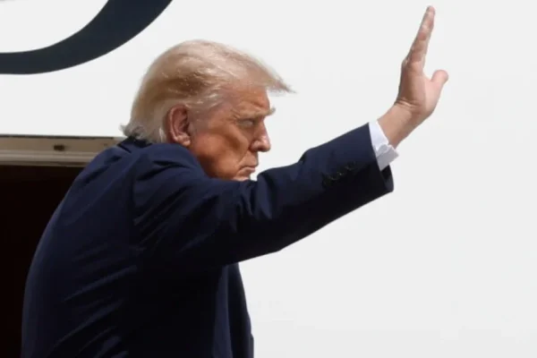 trump-desak-perusahaan-kanada-pindah-ke-as-janjikan-bebas-tarif-kew